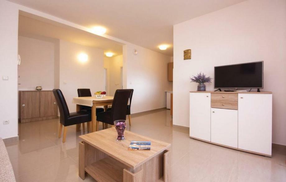 Apartmani Korenika Brodarica  Buitenkant foto